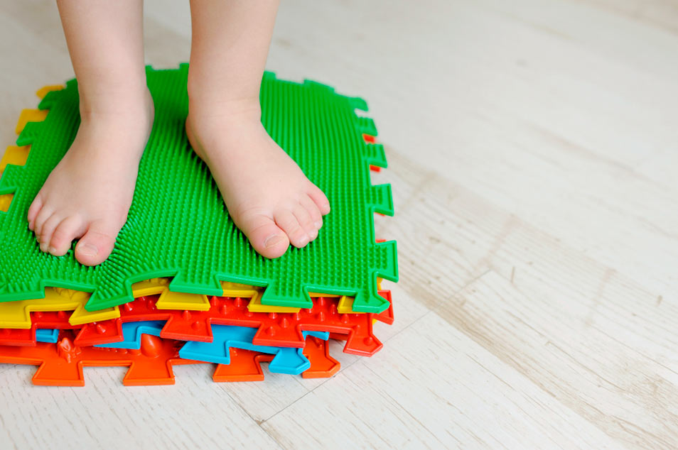 Як вибрати масажний килимок для дітей